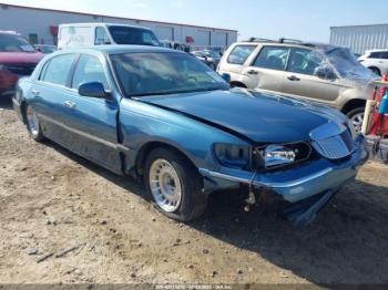  Salvage Lincoln Towncar