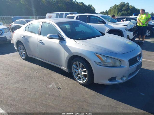  Salvage Nissan Maxima