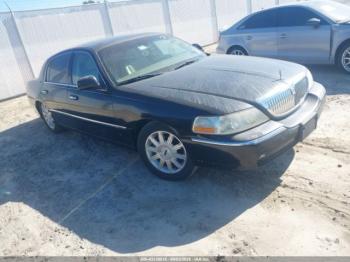  Salvage Lincoln Towncar