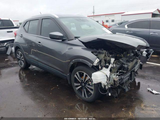  Salvage Nissan Kicks