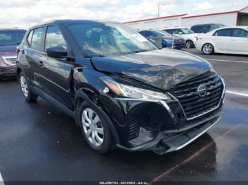  Salvage Nissan Kicks