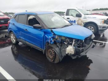  Salvage Nissan Kicks