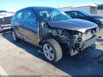  Salvage Nissan Kicks