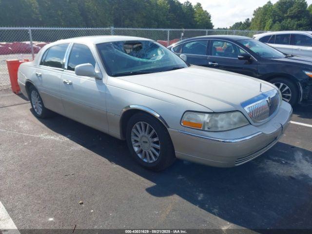  Salvage Lincoln Towncar