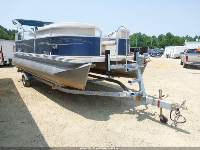  Salvage Manitou Aurora Pontoon &trailer
