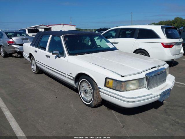  Salvage Lincoln Towncar