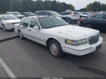  Salvage Lincoln Towncar