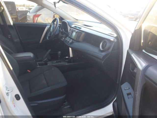 Toyota RAV4 Le Image 10