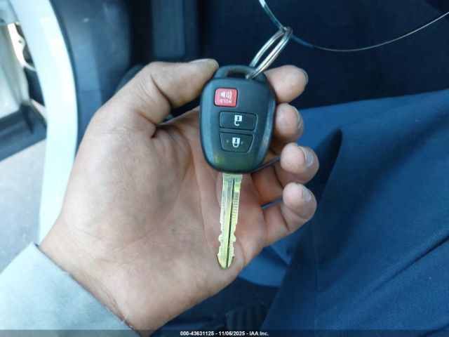 Toyota RAV4 Le Image 7