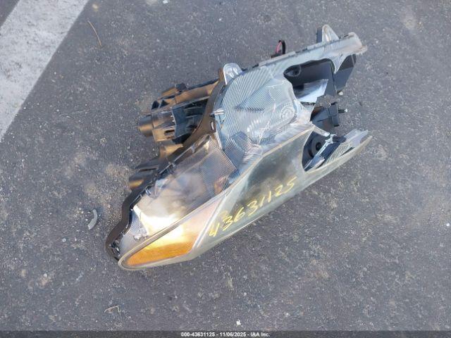 Toyota RAV4 Le Image 6