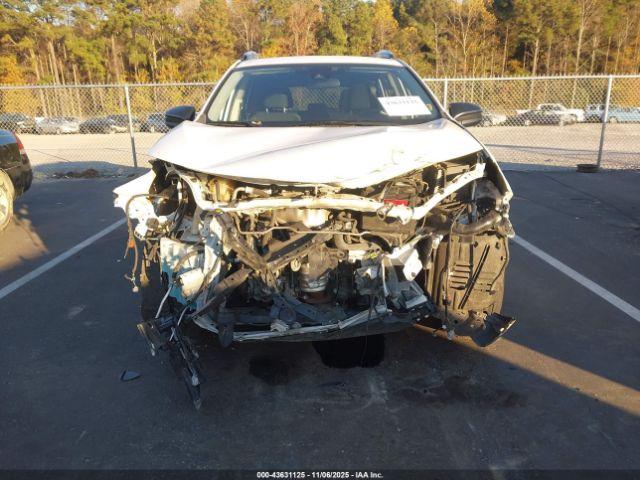 Toyota RAV4 Le Image 12