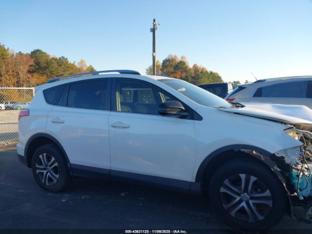 Toyota RAV4 Le Image 15