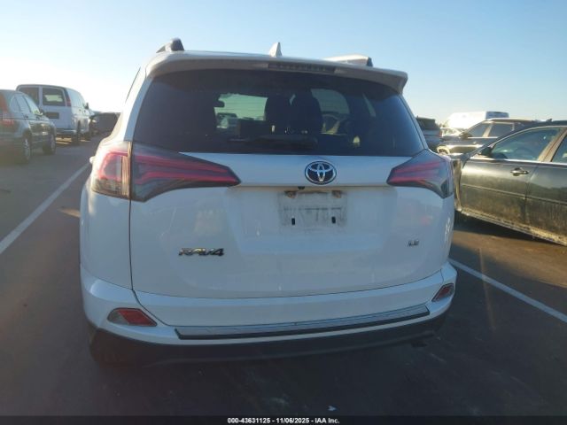 Toyota RAV4 Le Image 11