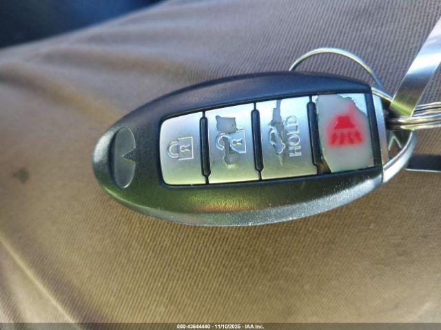 INFINITI G37 Journey Image 12