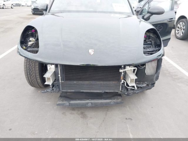 Porsche Macan S Image 6