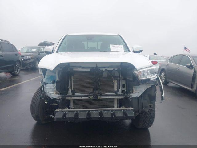 Toyota Tacoma Sr5 V6 Image 13