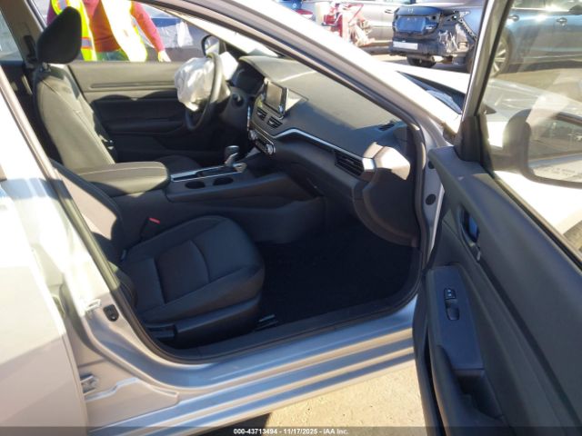 Nissan Altima S Fwd Image 4