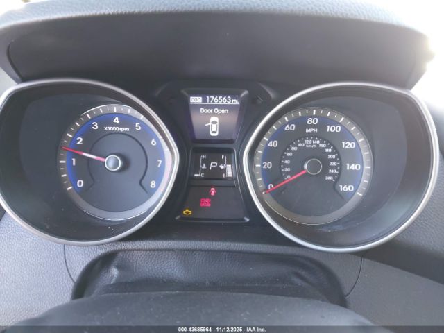 Hyundai ELANTRA Image 12