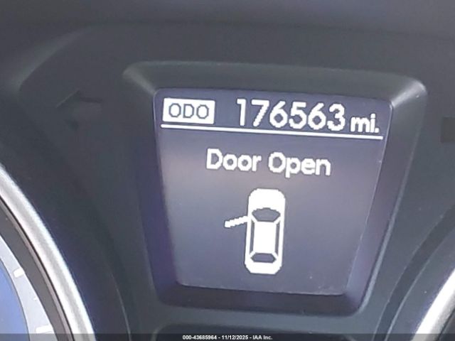 Hyundai ELANTRA Image 2