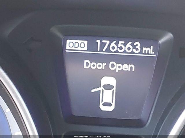 Hyundai ELANTRA Image 2