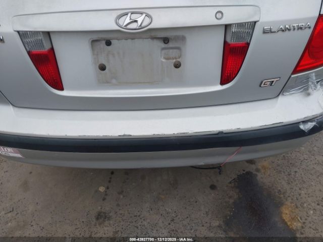 Hyundai ELANTRA Gt Image 3