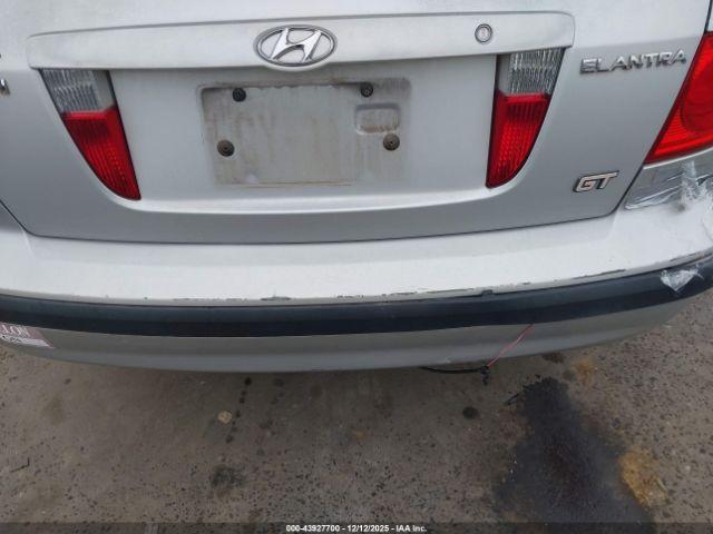 Hyundai ELANTRA Gt Image 3