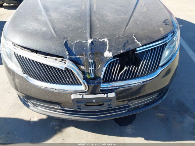 Lincoln MKS Ecoboost Image 15