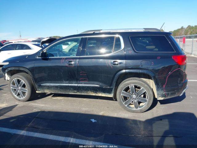 GMC Acadia Denali Image 12