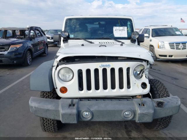 Jeep Wrangler Rubicon Image 12