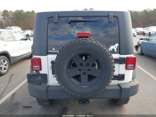 Jeep Wrangler Rubicon Image 16
