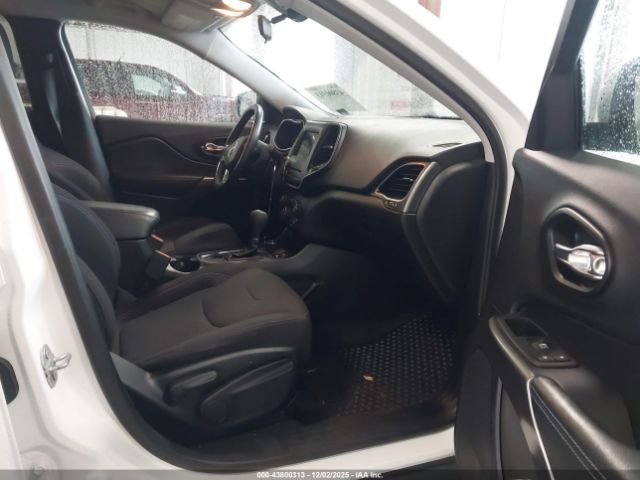 Jeep Cherokee Latitude 4x4 Image 2