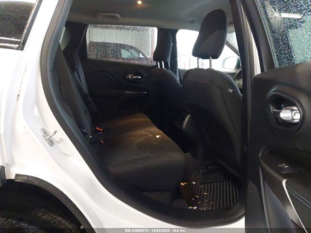 Jeep Cherokee Latitude 4x4 Image 14