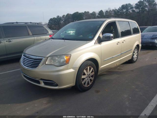 Chrysler Town & Country Touring-l Image 9