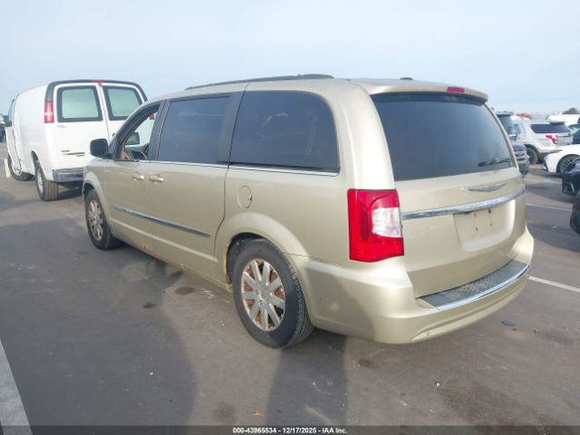 Chrysler Town & Country Touring-l Image 2