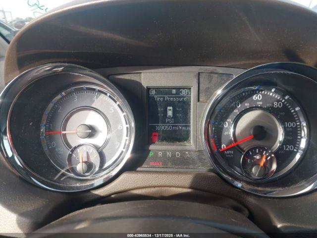 Chrysler Town & Country Touring-l Image 5