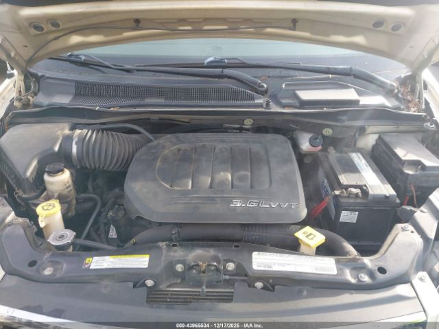 Chrysler Town & Country Touring-l Image 10