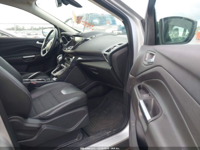 Ford Escape Titanium Image 6