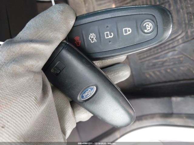 Ford Escape Titanium Image 10