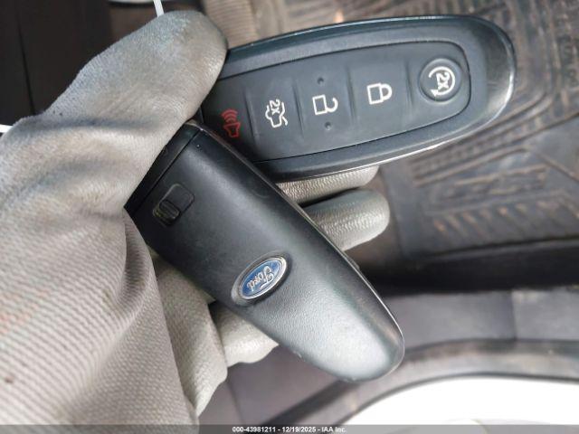 Ford Escape Titanium Image 10