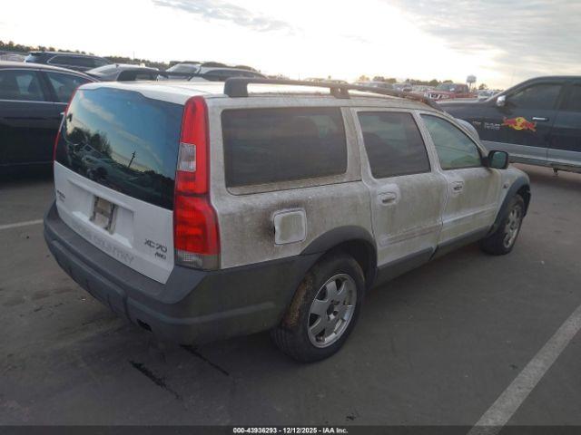 Volvo XC70 2.5t Image 2