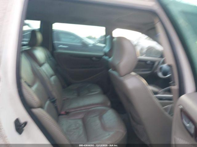 Volvo XC70 2.5t Image 5