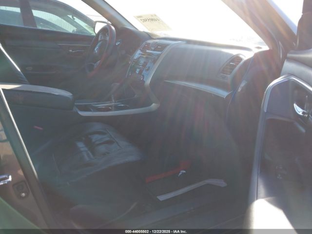 Nissan Altima Image 12