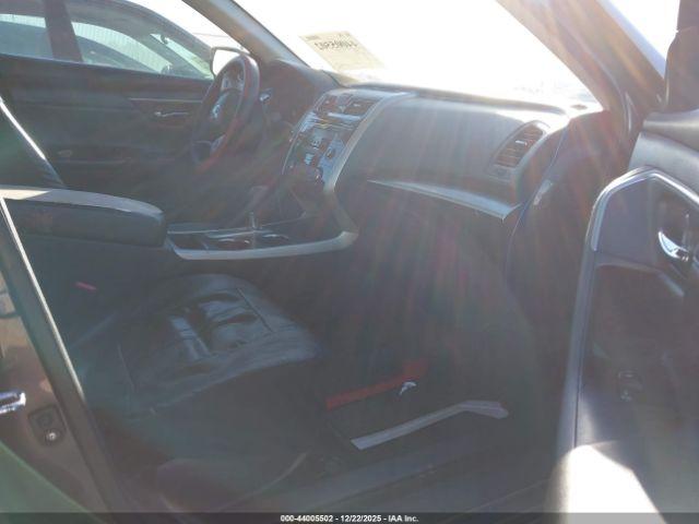 Nissan Altima Image 12