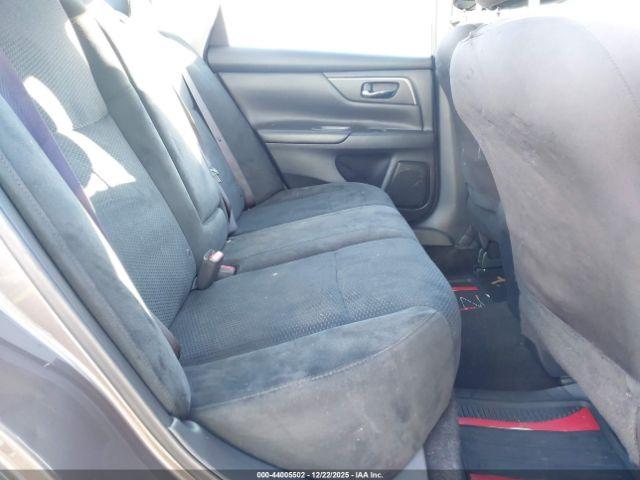 Nissan Altima Image 8