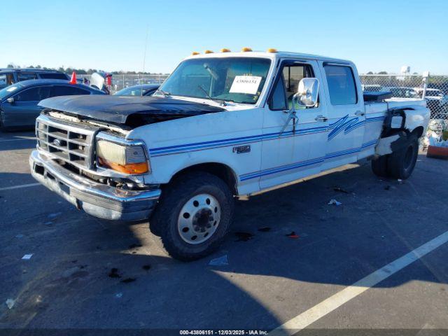 Ford F-350 Image 2
