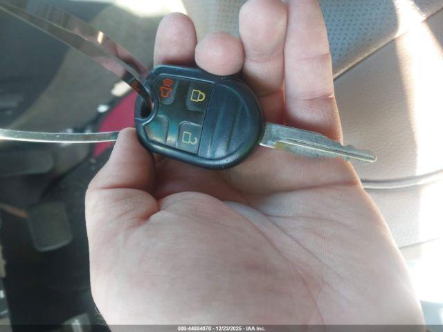 Ford Explorer Image 4