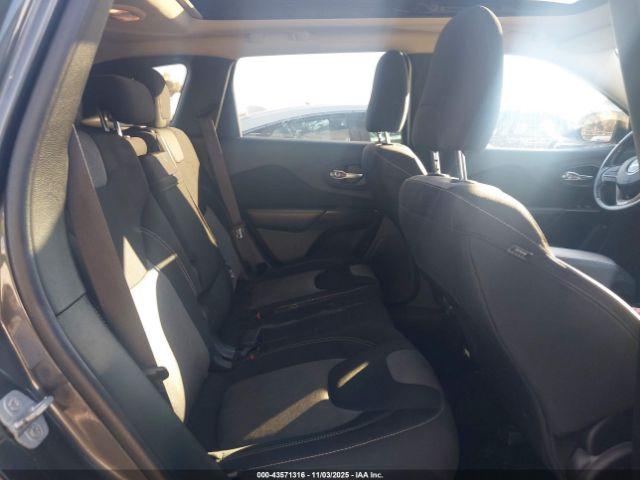 Jeep Cherokee Latitude Image 8