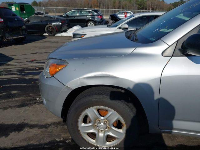 Toyota RAV4 Image 16
