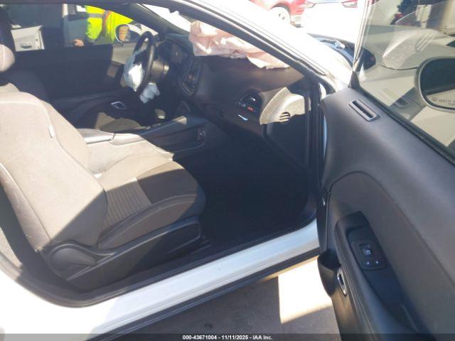 Dodge Challenger Image 12