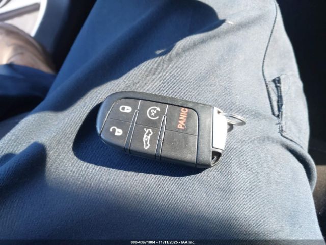 Dodge Challenger Image 2